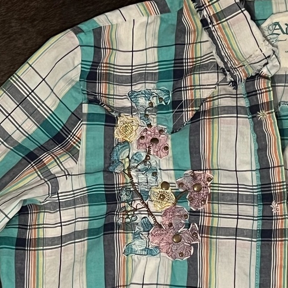Adiktd- button down shirt. Snap buttons, embroidery detail. SZ XL - Picture 3 of 6